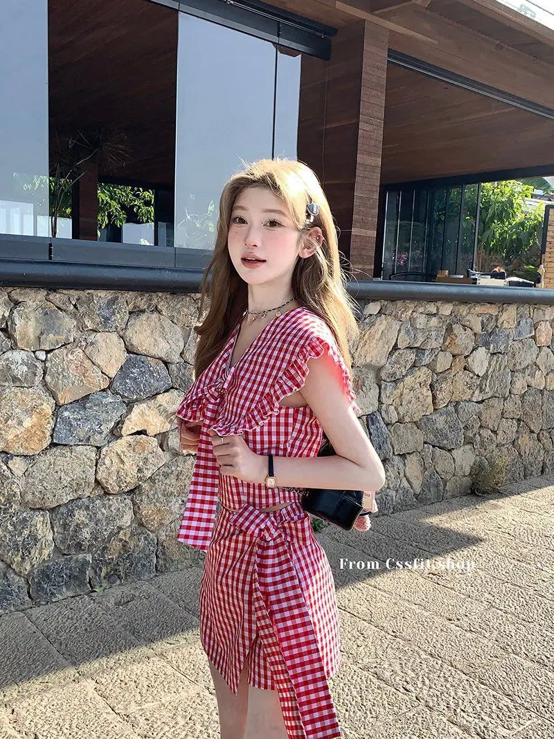 Sweet Plaid Two-Piece Set – Bow Tie Crop Top with Turn-Down Collar & High-Waist Skirt Shorts